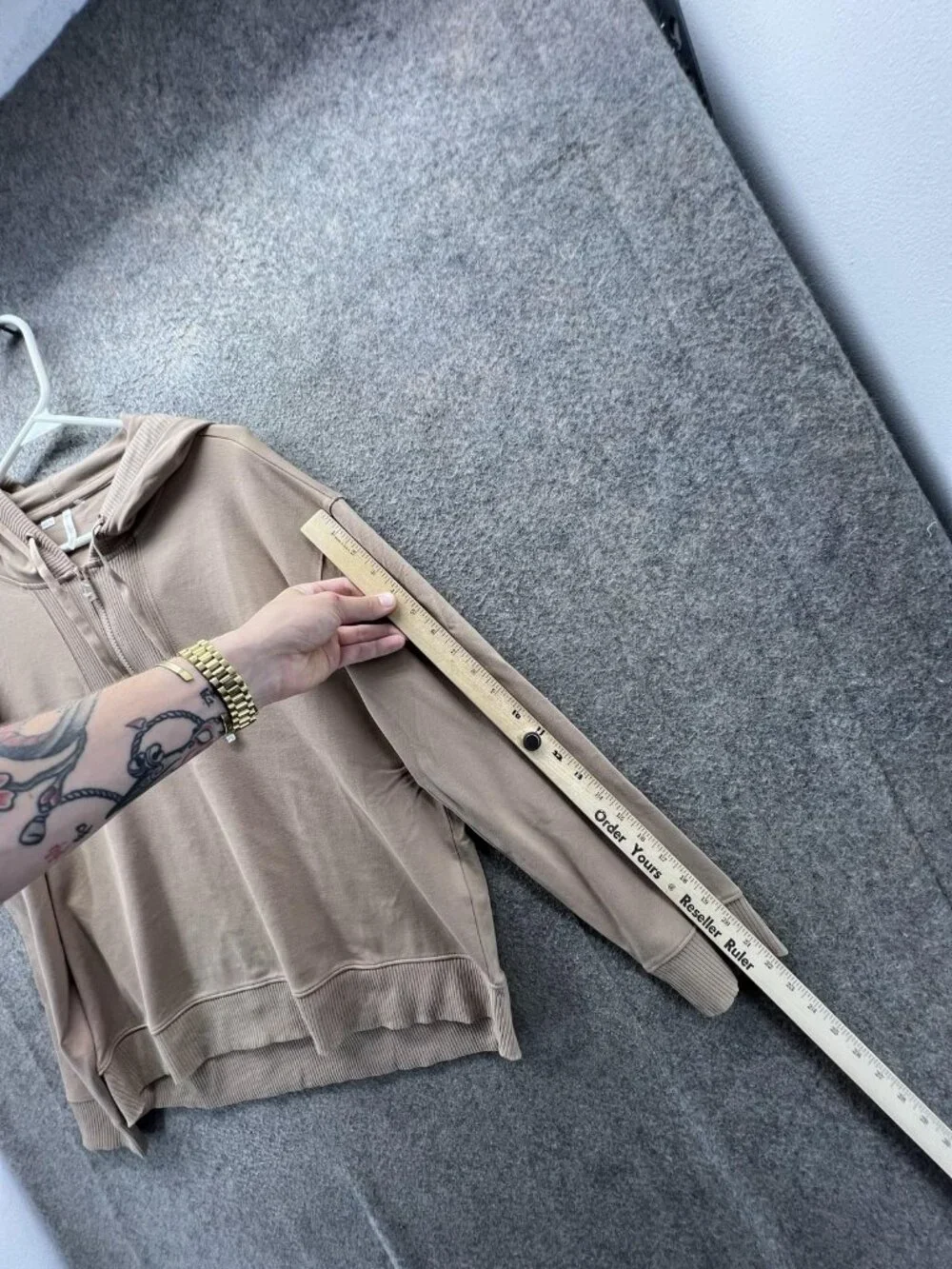 Travis Mathew Hoodie Mens XL Beige 1/4 Zip Pullover Jersey Hooded Sweatshirt
